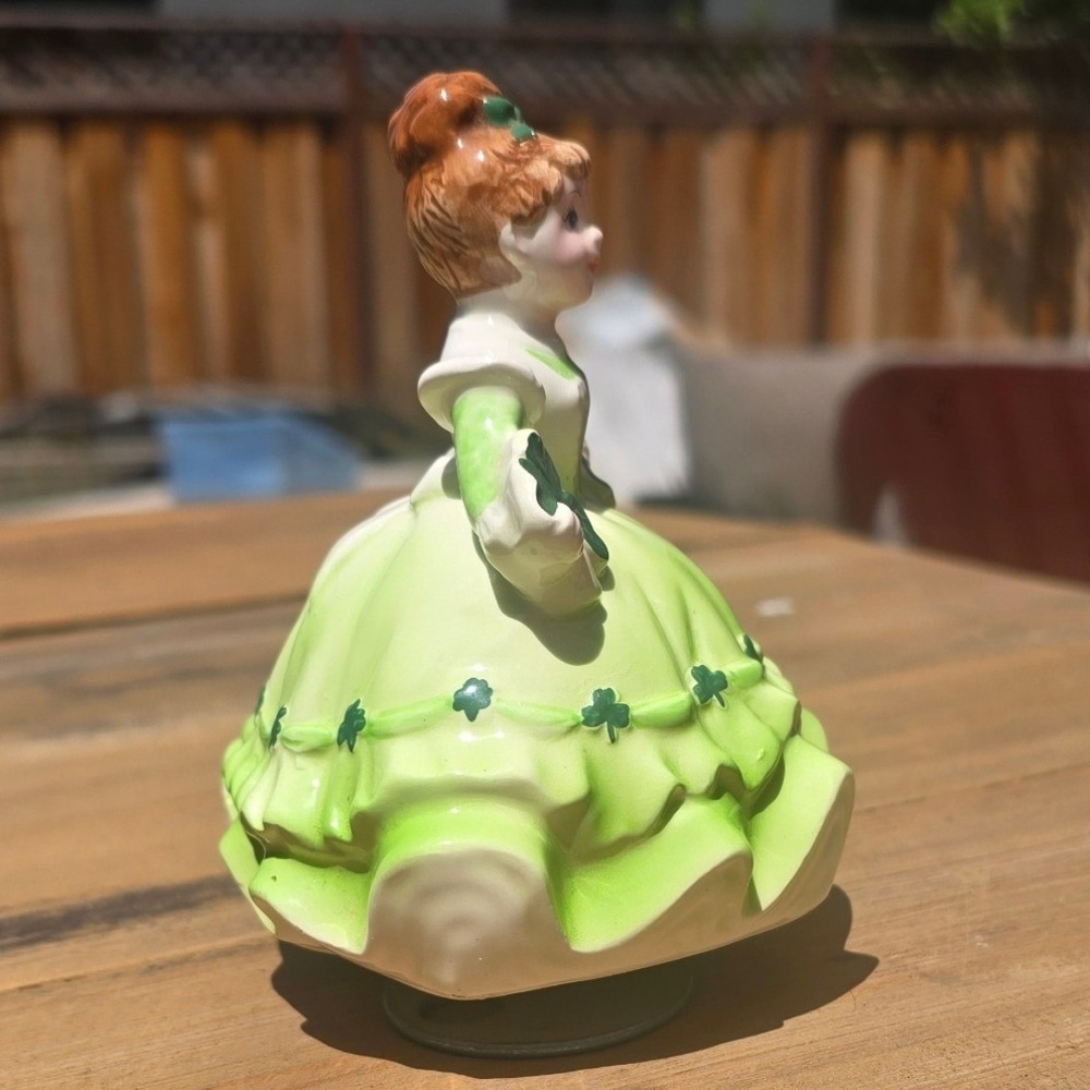 Vintage Lefton Irish Lady Music Box My Wild Irish Rose Ceramic Shamrock Figurine